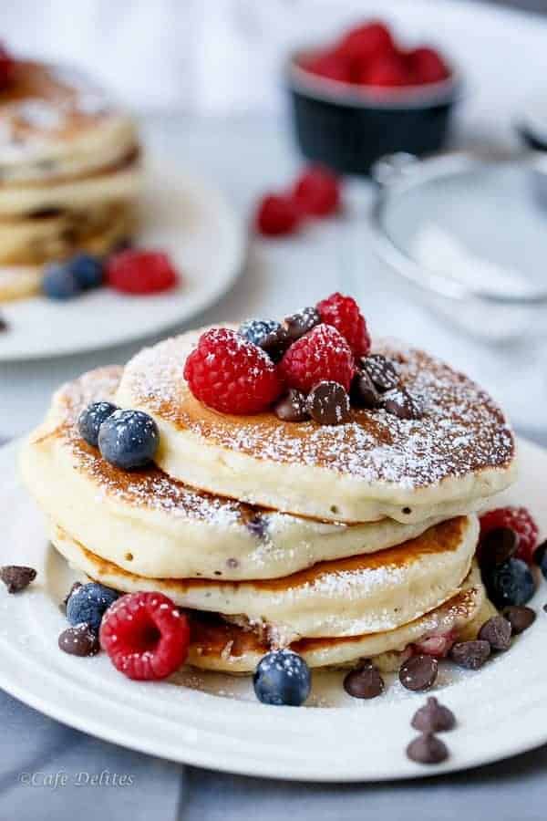 Fluffy Greek Yogurt Pancakes: A Guilt-Free Berry & Choc Chip Delight